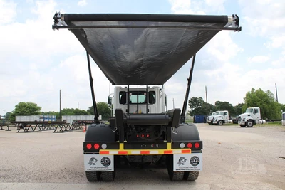 New | in-Stock 2027 WESTERN STAR 47X Hooklifts & Roll-Offs Texas US | Roll Off Truck World #1492010
