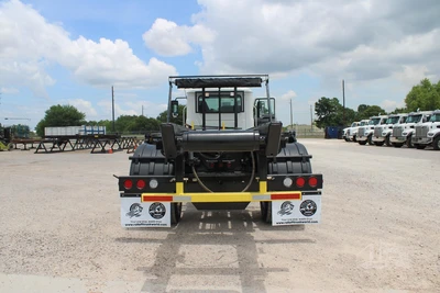 New | in-Stock 2027 MACK MD7 Rolloff Trucks Texas US | Roll Off Truck World #1491891