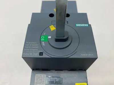 USED SIEMENS LOW-VOLTAGE CIRCUIT BREAKER 3-POLE W/ DOOR MOUNT ROTARY OPERATOR