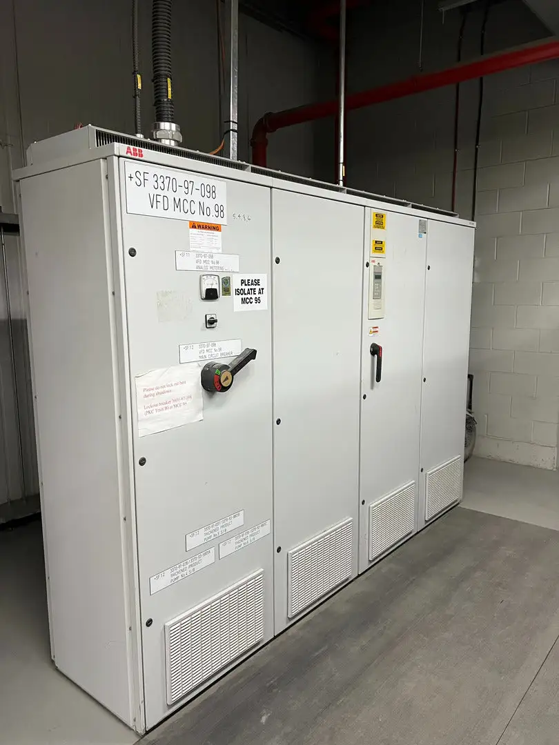 VFD MCC ACS607-0610-6-00HB120052B, 0-575VAC, 0-300hz, 4 Sections