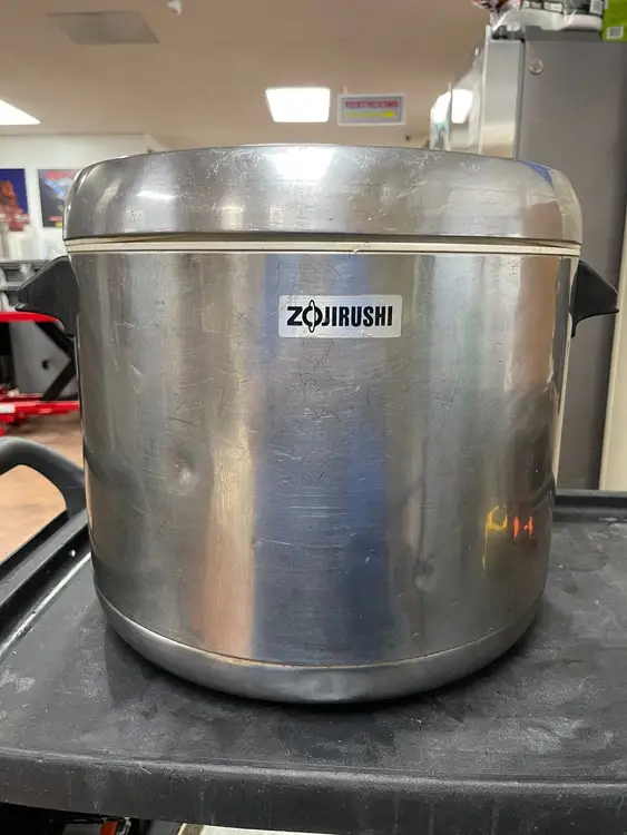 Used Zojirushi Used Zojirushi 25 cup non-Electric Insulated Thermal Rice Holding Stainless Steel Restaurant Storage Containers Illinois US | Falcon Restaurant Supply #1376228