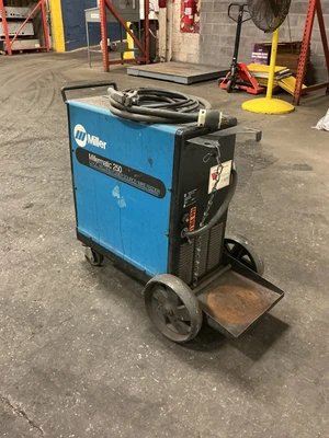 Used Miller _UNKNOWN_ Wire Feed Welders Ohio US | Equipment Recovery Corp. #1331407