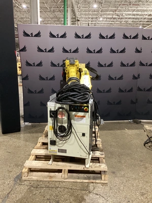 USED FANUC R-2000IB/210F + R30IB