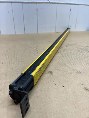 Used KEYENCE KEYENCE SL-V111FM-R Misc Electrical & Power Parts | ND Industrial Surplus #1214897