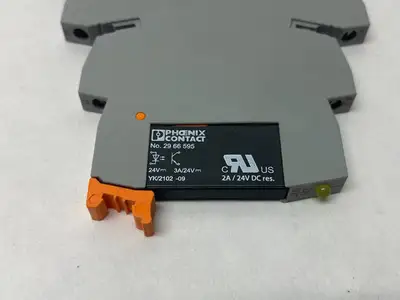 USED PHOENIX CONTACT PLUG-IN SOCKET BASE W/ RELAY