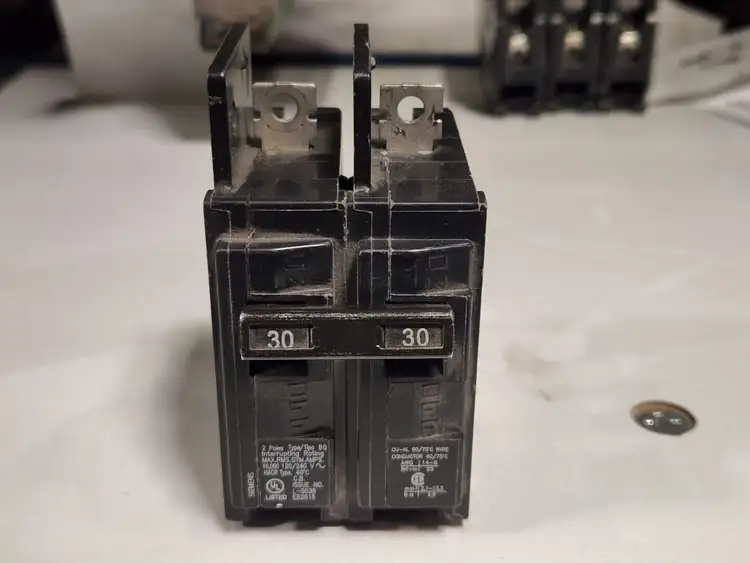 Used SIEMENS BQ2B030 Switchgears British Columbia CA | Lenmark #242059