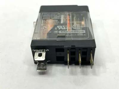USED SCHNEIDER ELECTRIC INTERFACE PLUG-IN RELAY 24VDC 10A LOT OF 3
