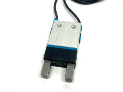 USED FESTO PARALLEL GRIPPER 3MM STROKE 254042 W/ DUAL PROXIMITY SENSORS