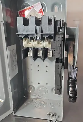 Square D HU361VW Safety Switch 30AMP 600V Ser F06. loc4F30