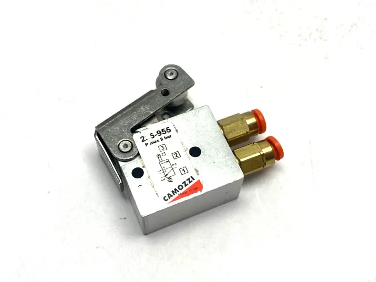 Used Camozzi Mechanically Operated Mini Valve 3/2-Way Lever/Roller Action Pump & Valve Parts Michigan US | Maverick Industrial Sales #1397615