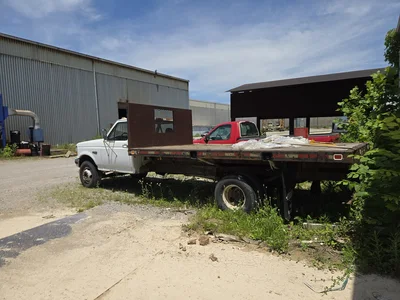 1997 Ford F250 Flatbed Pickup (LOCATION: Batavia, OH)