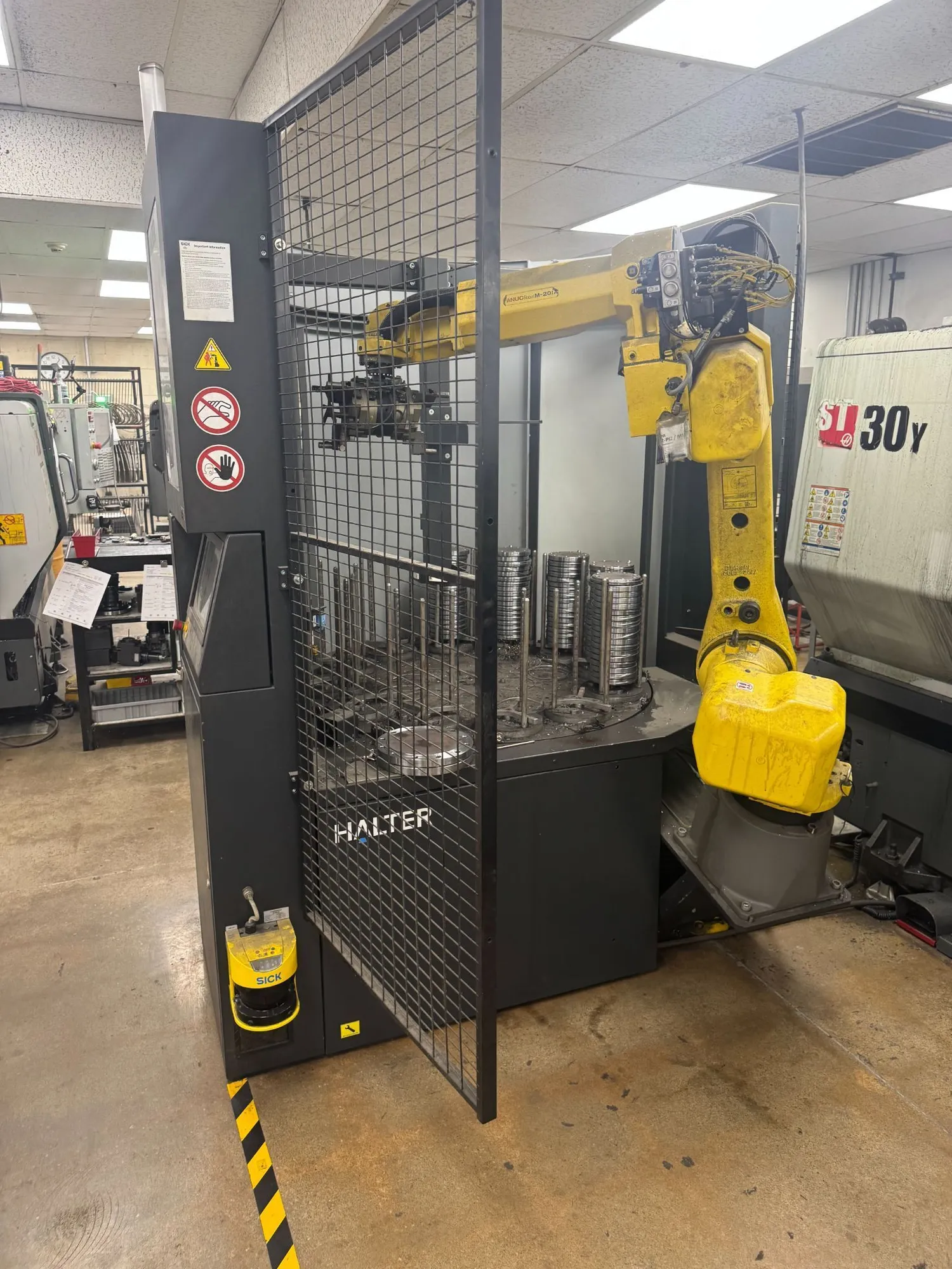 USED 2020 FANUC / HALTER M-20iA Robot and Stacker