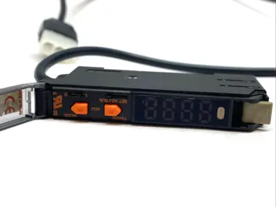 Used Omron Digital Fiber Amplifier Photoelectric Sensor NPN 12-24VDC Photoelectric Sensors Michigan US | Maverick Industrial Sales #1395181