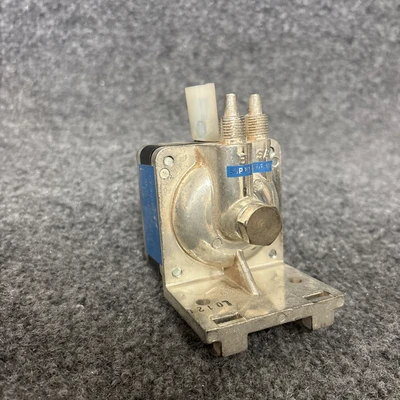 Used Johnson Controls R-3030-I Relays & Switches California US | Davliegogo LLC #1708075