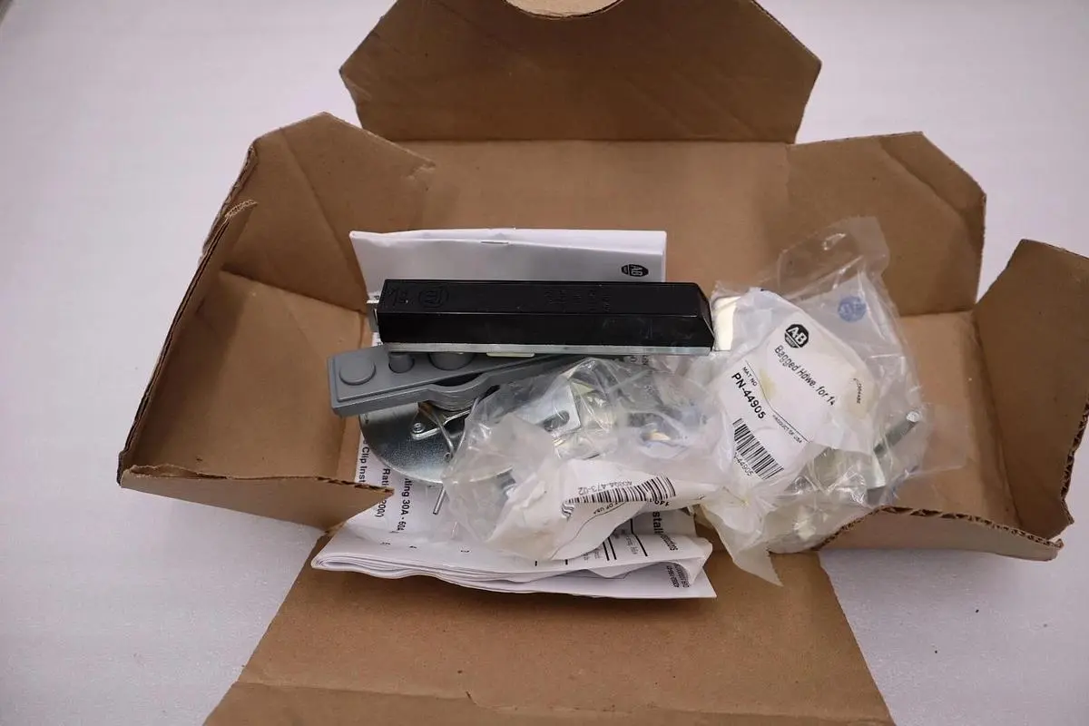NEW OPEN BOX AB Allen-Bradley 1494F-L2 SER A Door Hardware Kit STOCK H1261
