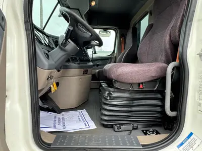 Used 2018 FREIGHTLINER CASCADIA Conventional trucks Florida US | Truck and Van Outlet #1509230