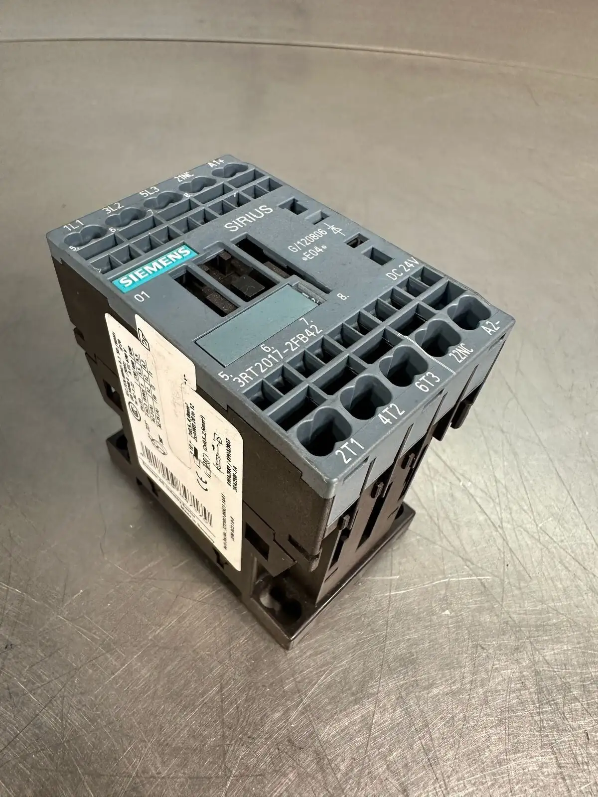 Siemens 3RT2017-2FB42 CONTACTOR 24V 3 POLE SIRIUS (7.4.2)