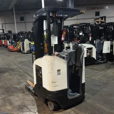 USED 2016 CROWN RR5725-45