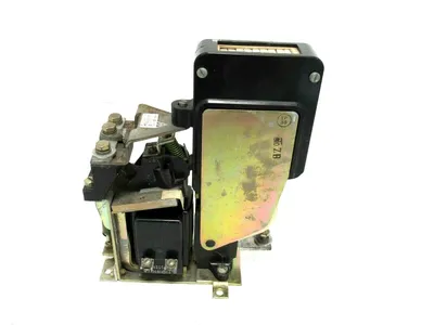 NEW GENERAL ELECTRIC DS303A CONTACTOR 600V 300A DS303A5A01JXA002XE 230/250V COIL