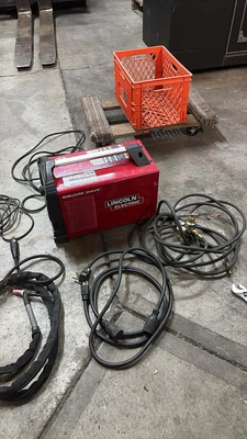 LINCOLN ELECTRIC SQUARE WAVE TIG 200 Tig Welders | Global Machine Brokers, LLC (5)