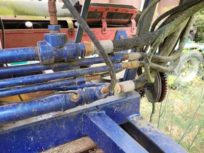 USED 2003 CANAMERICAN STONE SPREADER SOIL KING XL19