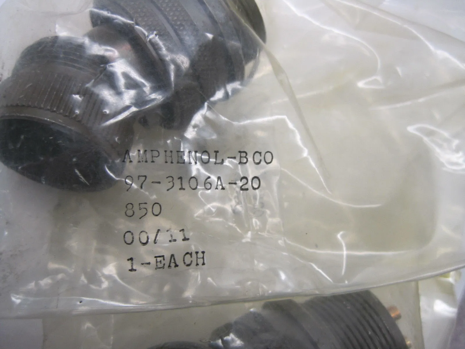 2 NEW AMPHENOL 97-3106A-20 CIRCULAR SHELL, PLUG 973106A20
