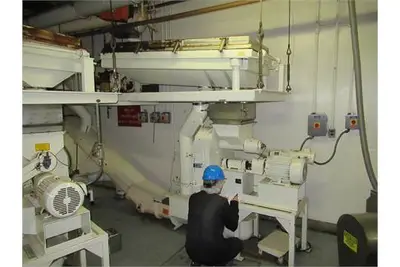 Jacobson P-160-DFF hammermill, 10 HP