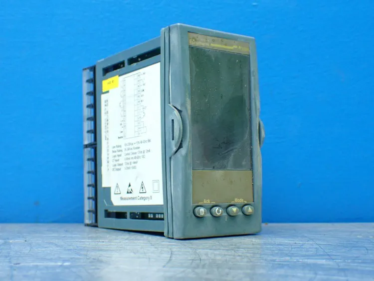Used EUROTHERM 3208/CC/VH/RRX/R/4CL/G/ENG Temperature Controls Ohio US | HGR 24 #802951
