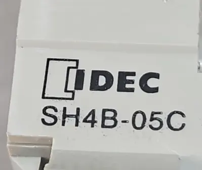 IDEC RH4B-UL + SH4B-05C General Purpose Relay w/ Socket Loc4D46