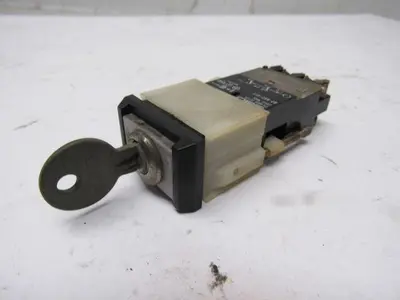 Used EAO _UNKNOWN_ Relays & Switches | Arrow Industrial #640038
