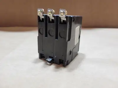 USED SQUARE D QOB330