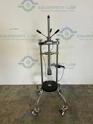 USED MILLIPORE QUIKSCALE  70 / 550 CHROMATOGRAPHY COLUMN 2 L