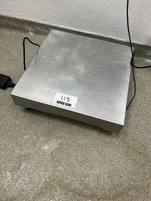 Mettler Toledo model IND570 18" long x 18" wide stainless steel floor scale