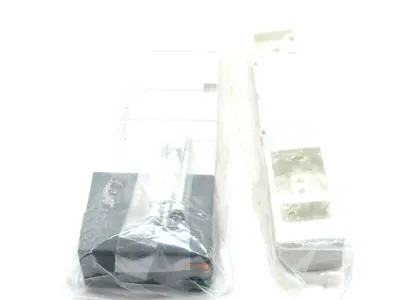NEW SMC VQC4201-5 SOLENOID VALVE WITH VVQ400010A1 VQC42015