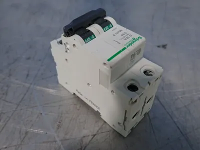 New | in-Stock SCHNEIDER ELECTRIC 17447 Circuit Breakers Ohio US | HGR 24 #895429