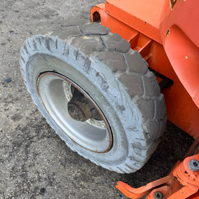 USED 2012 JLG E300AJP