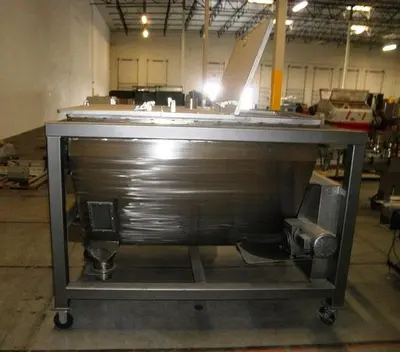 Hopper, 50 CF, S/st, 6' x 4' x 4.5', Auger, Agitator, #C741914