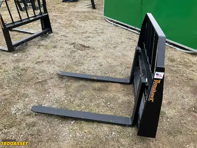 New Tomahawk 42” skid steer fork attachment, 42”L x 4”W forks, 2800lb capacity, skid steer quick...
