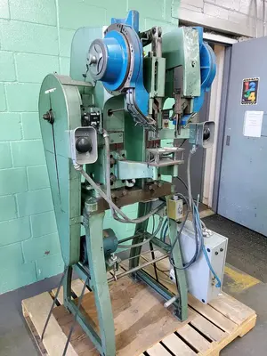 USED CHICAGO 722 - DOUBLE RIVET MACHINE