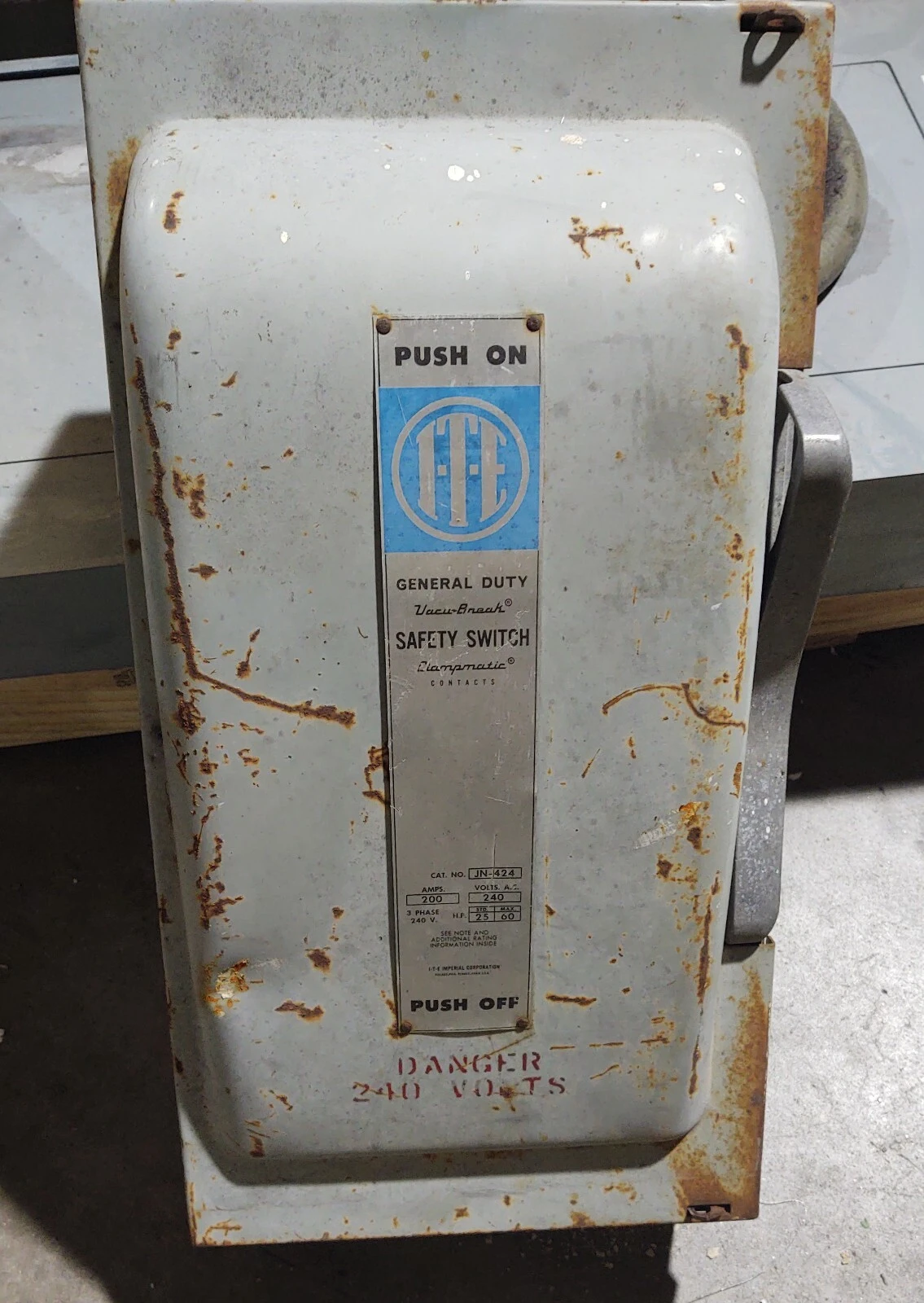 Siemens ITE JN424, 200 Amp, 240 Volt, 3P4W, Fusible Disconnect Safety Switch