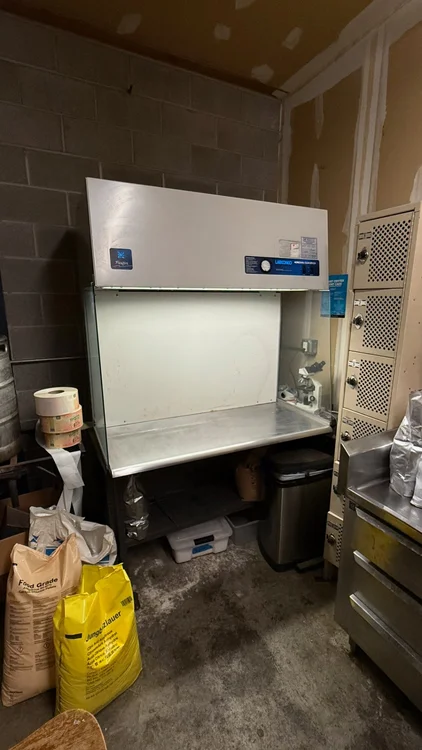 Used _UNKNOWN_ _UNKNOWN_ Laminar Flow Hoods Indiana US | Brewhouse Equipment Group #1124186