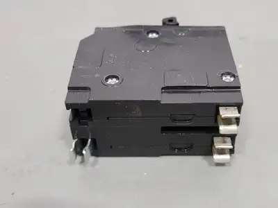 USED SCHNEIDER ELECTRIC QO215
