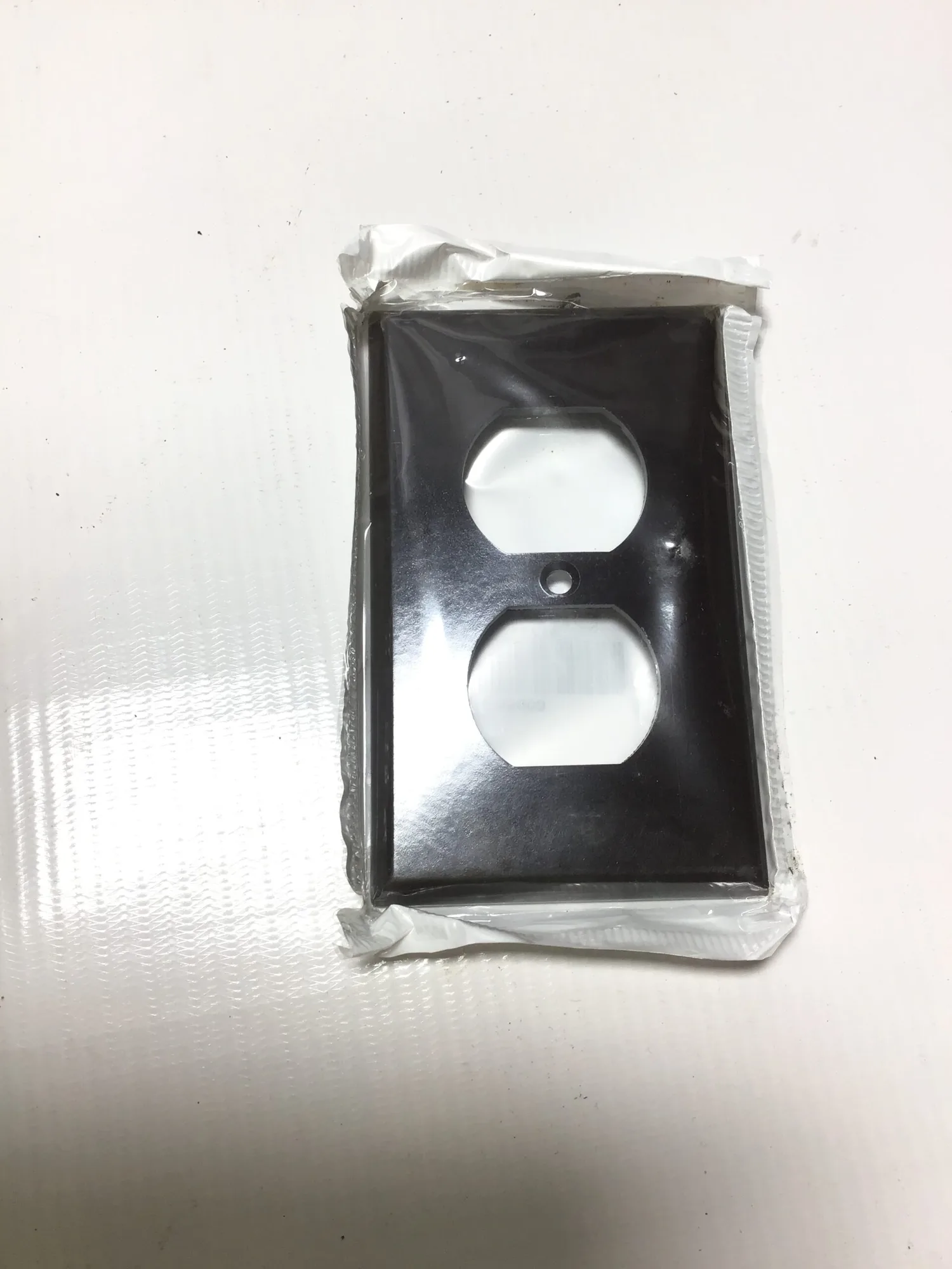Leviton 510-85003 Gang Duplex Device Receptacle Plastic Wallplate (Lot of 6)