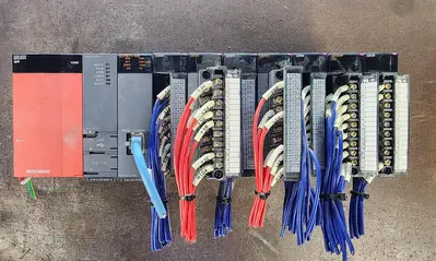 Mitsubishi Q38B / Q61P / Q02HCPU / QJ71E71-100 / QY22 / QX80 / QY22 / QX40 / QY40P 8 Slot PLC