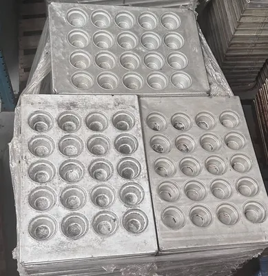 CHICAGO METALLIC CORP. 44555 Muffin/Cupcake Pans | Envoy Equipment LLC (2)