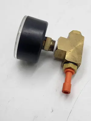 USED SMC SMC PRESSURE GAUGE 160 PSI - MOUNTED ON BRASS T LINE SPLIT