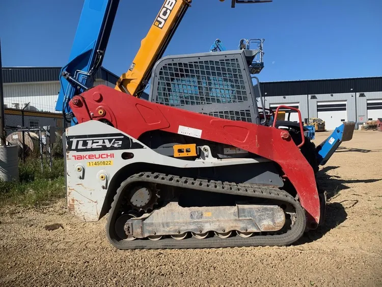 Used 2022 TAKEUCHI TL12V2 CR VERTICAL LIFT SKIDSTEER Skid Steer Loaders Alberta CA | Adcock Equipment #1418139
