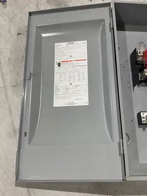 USED SIEMENS HEAVY DUTY FUSIBLE DISCONNECT SWITCH 200A MAX TYPE 1