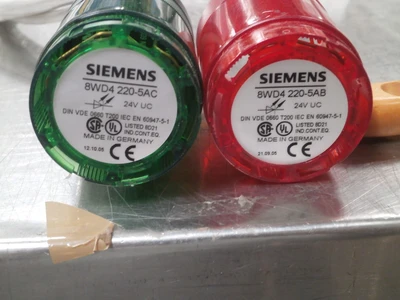 USED Siemens 8WD4220-5AC & 8WD4220-5AB red-green