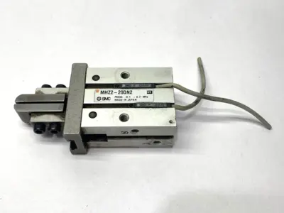 USED SMC PNEUMATIC PARALLEL GRIPPER 20MM BORE